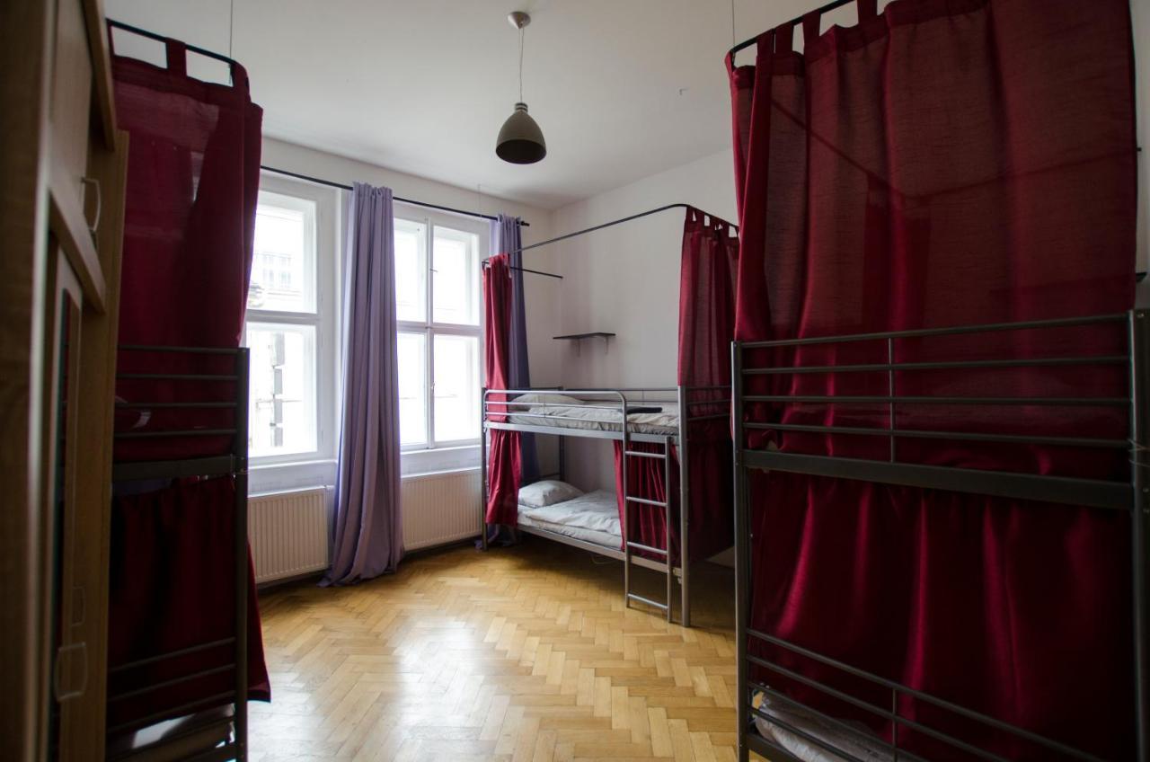 Globe Hostel Prague Adults Only Екстериор снимка