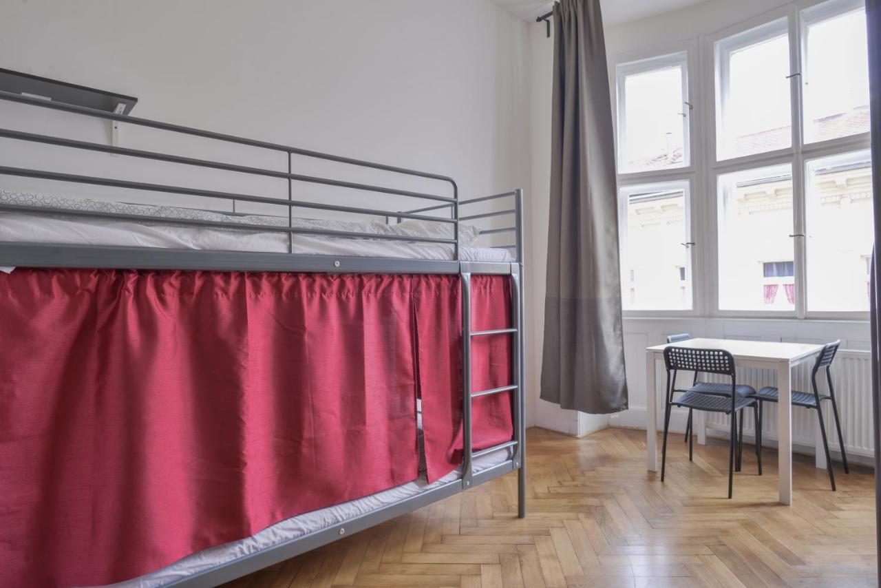 Globe Hostel Prague Adults Only Екстериор снимка