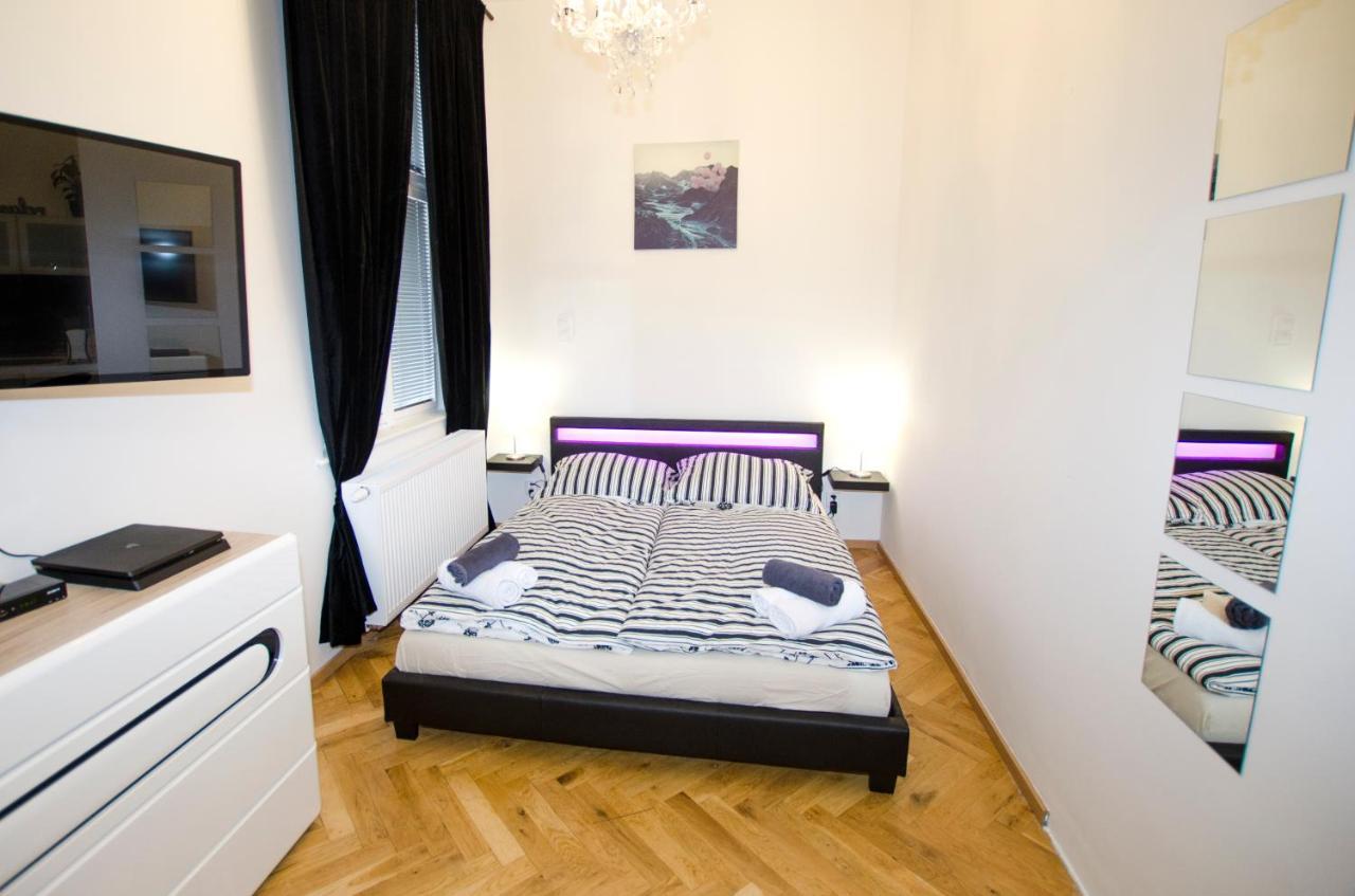 Globe Hostel Prague Adults Only Екстериор снимка
