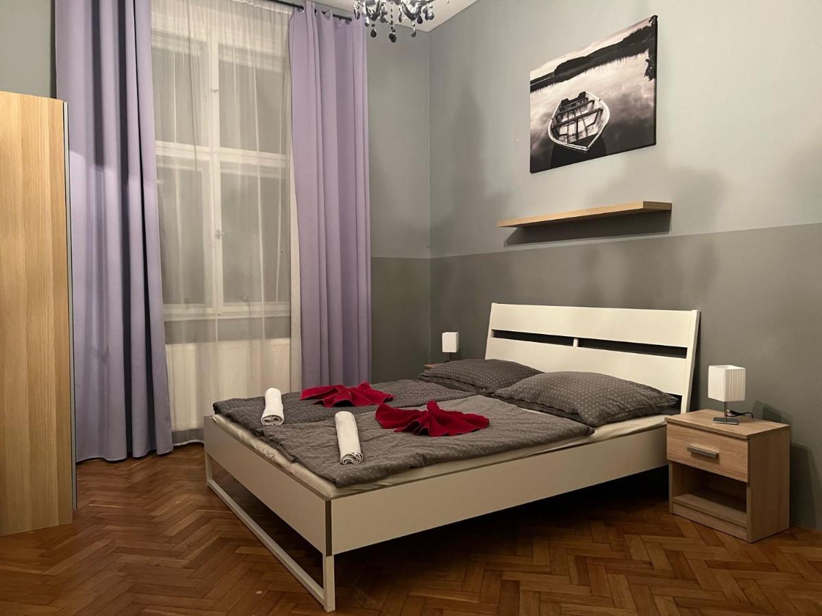 Globe Hostel Prague Adults Only Екстериор снимка