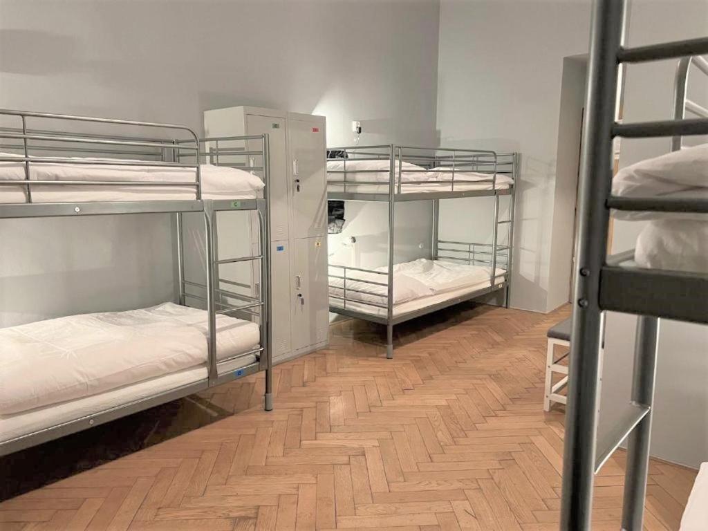 Globe Hostel Prague Adults Only Екстериор снимка