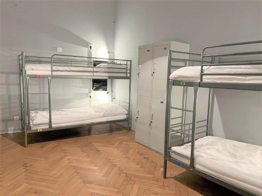 Globe Hostel Prague Adults Only Екстериор снимка