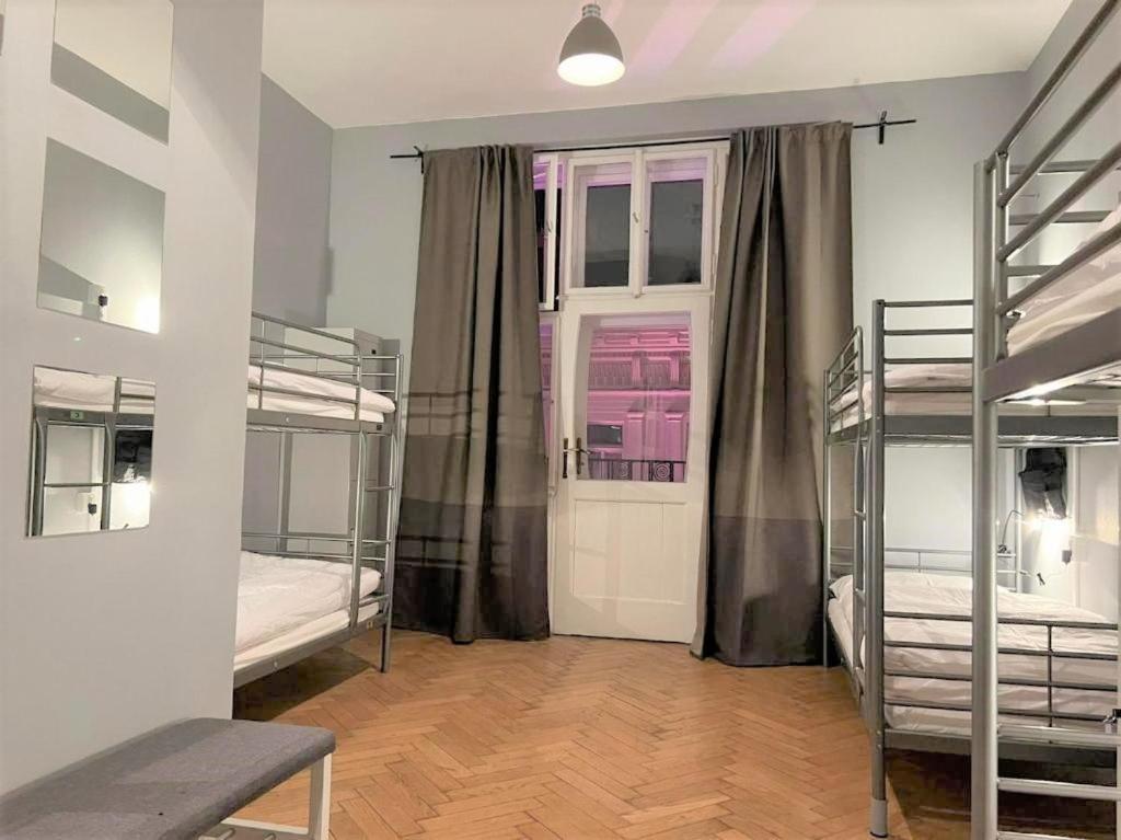 Globe Hostel Prague Adults Only Екстериор снимка