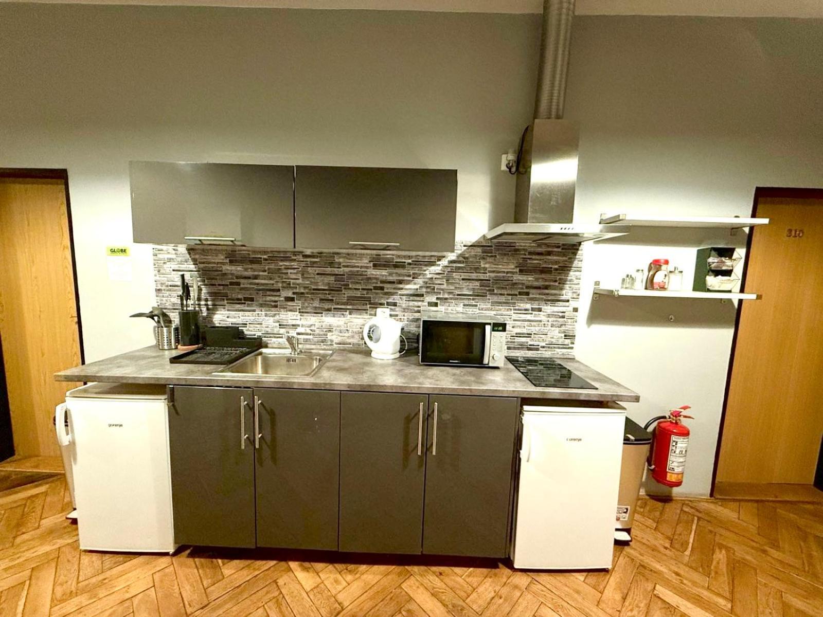 Globe Hostel Prague Adults Only Екстериор снимка